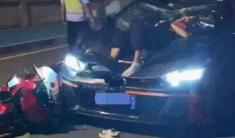 小车相撞的爆料视频,事故现场触目惊心